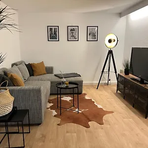 https://modernes-haus-fr-8-gste-90m-tv-netflix-wlan.com-bavaria.com